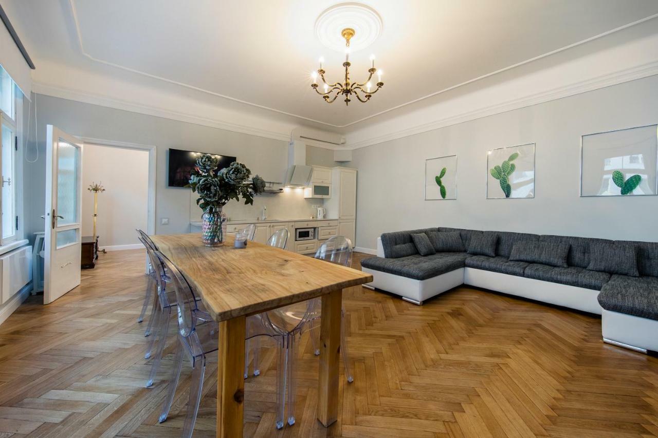 Modern History Apartment Tallinn Bagian luar foto