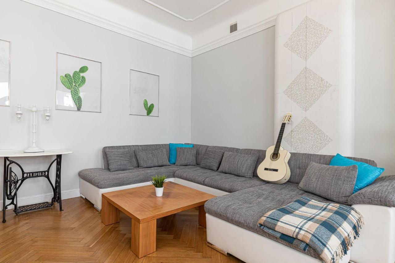 Modern History Apartment Tallinn Bagian luar foto