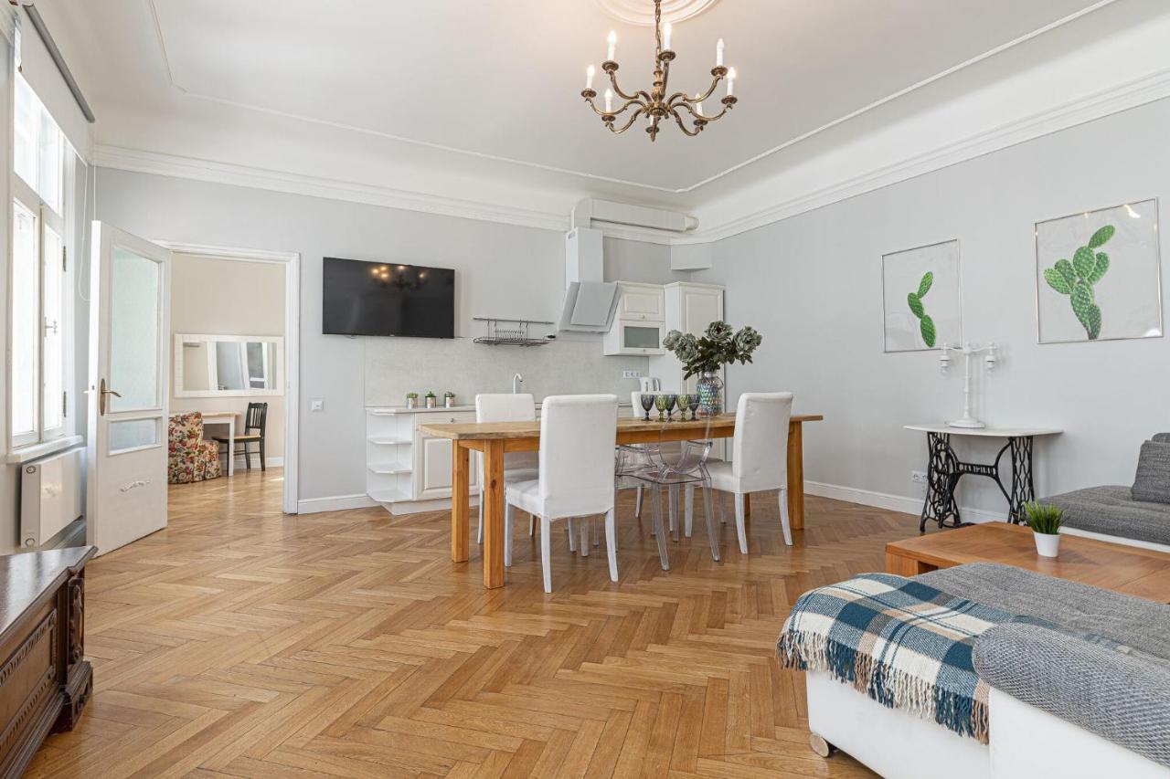 Modern History Apartment Tallinn Bagian luar foto